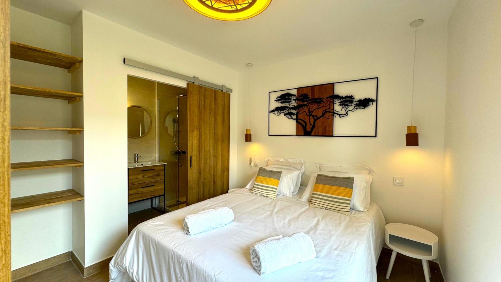 Daya Lodge. LʼIsle-sur-la-Sorgue Esterno foto