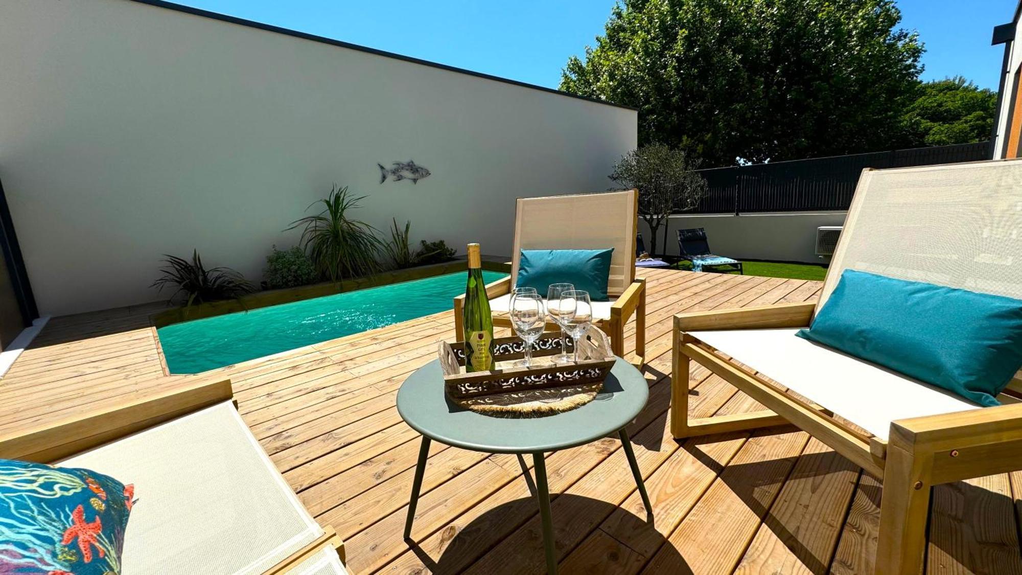 Daya Lodge. LʼIsle-sur-la-Sorgue Esterno foto