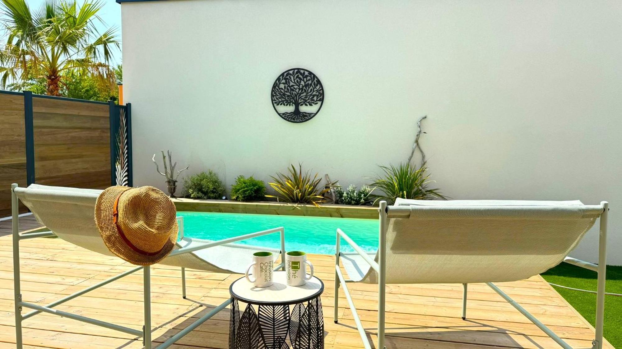 Daya Lodge. LʼIsle-sur-la-Sorgue Esterno foto