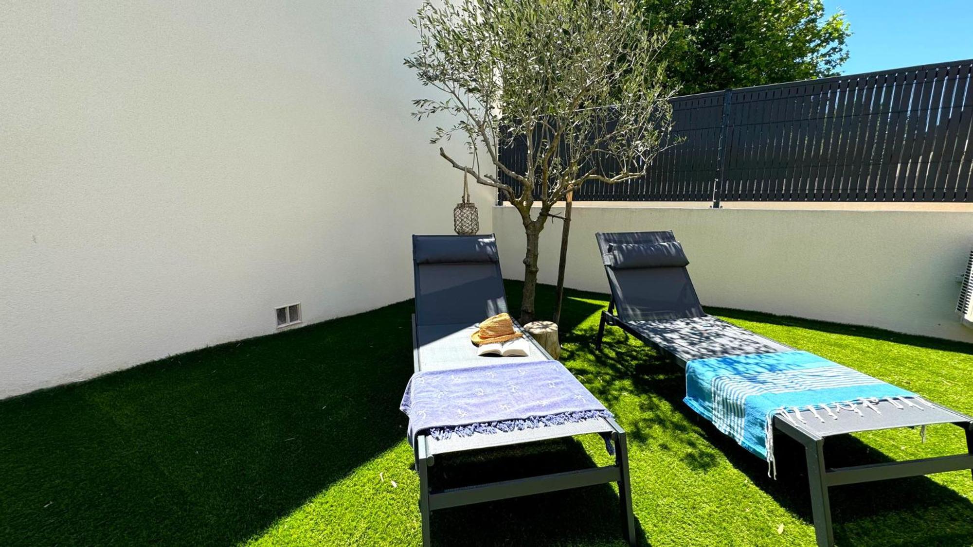 Daya Lodge. LʼIsle-sur-la-Sorgue Esterno foto