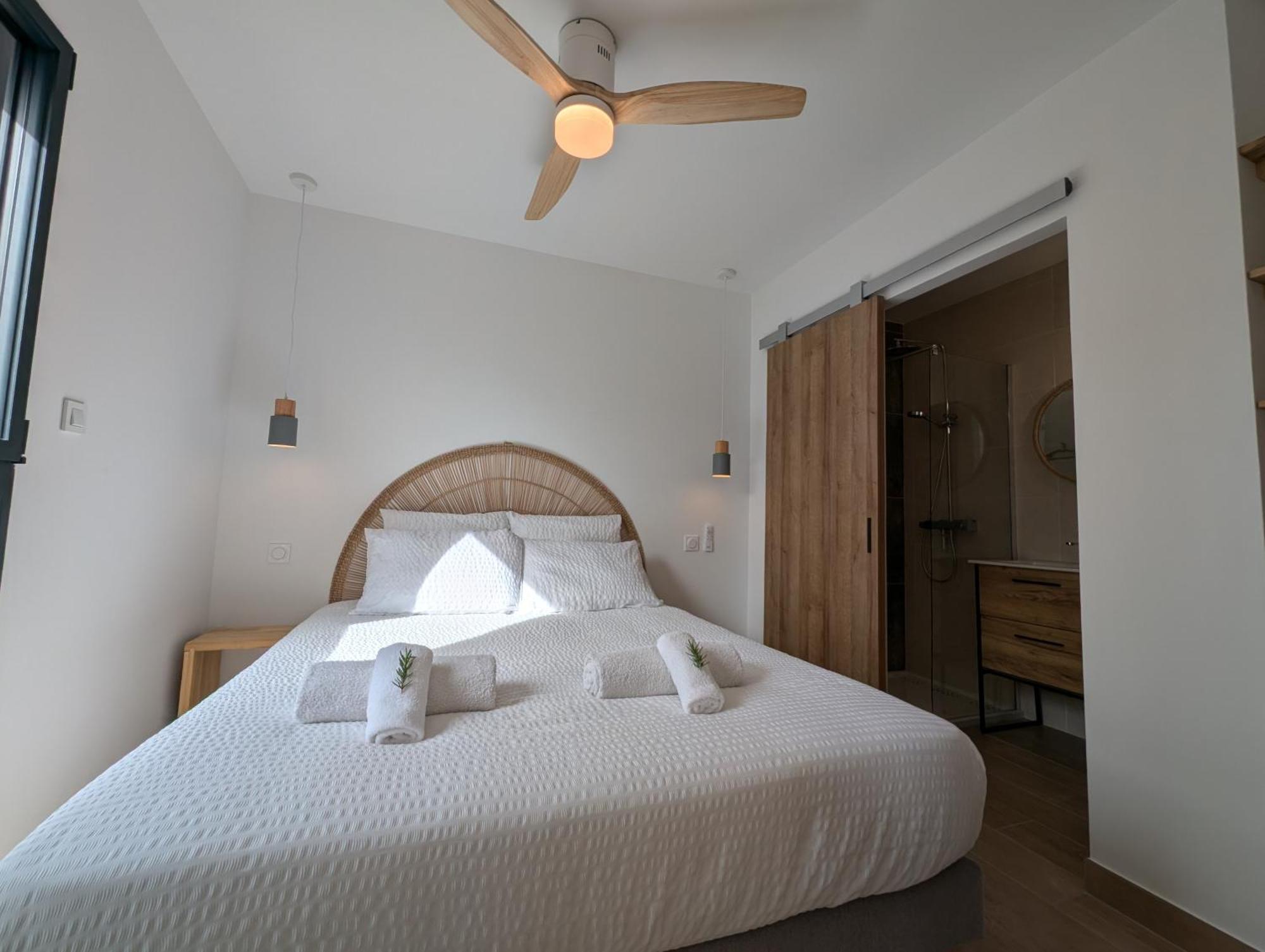 Daya Lodge. LʼIsle-sur-la-Sorgue Esterno foto