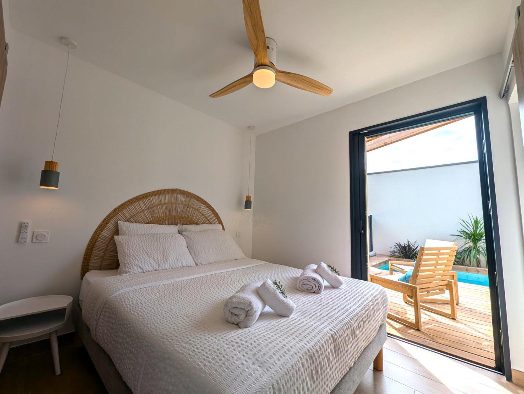 Daya Lodge. LʼIsle-sur-la-Sorgue Esterno foto
