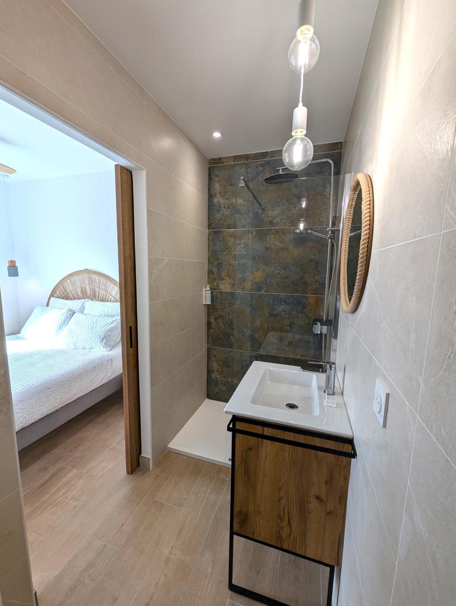 Daya Lodge. LʼIsle-sur-la-Sorgue Esterno foto