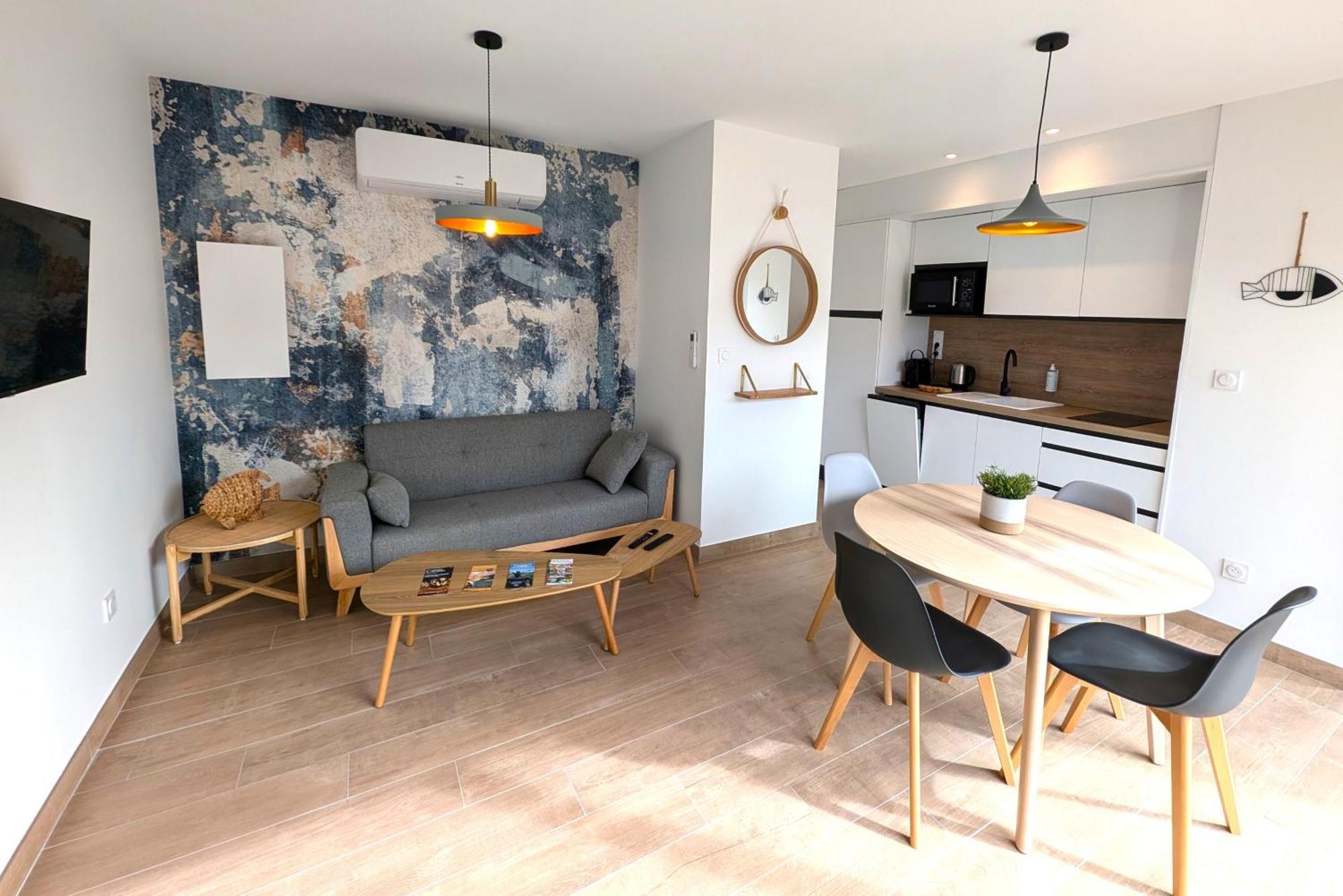 Daya Lodge. LʼIsle-sur-la-Sorgue Esterno foto