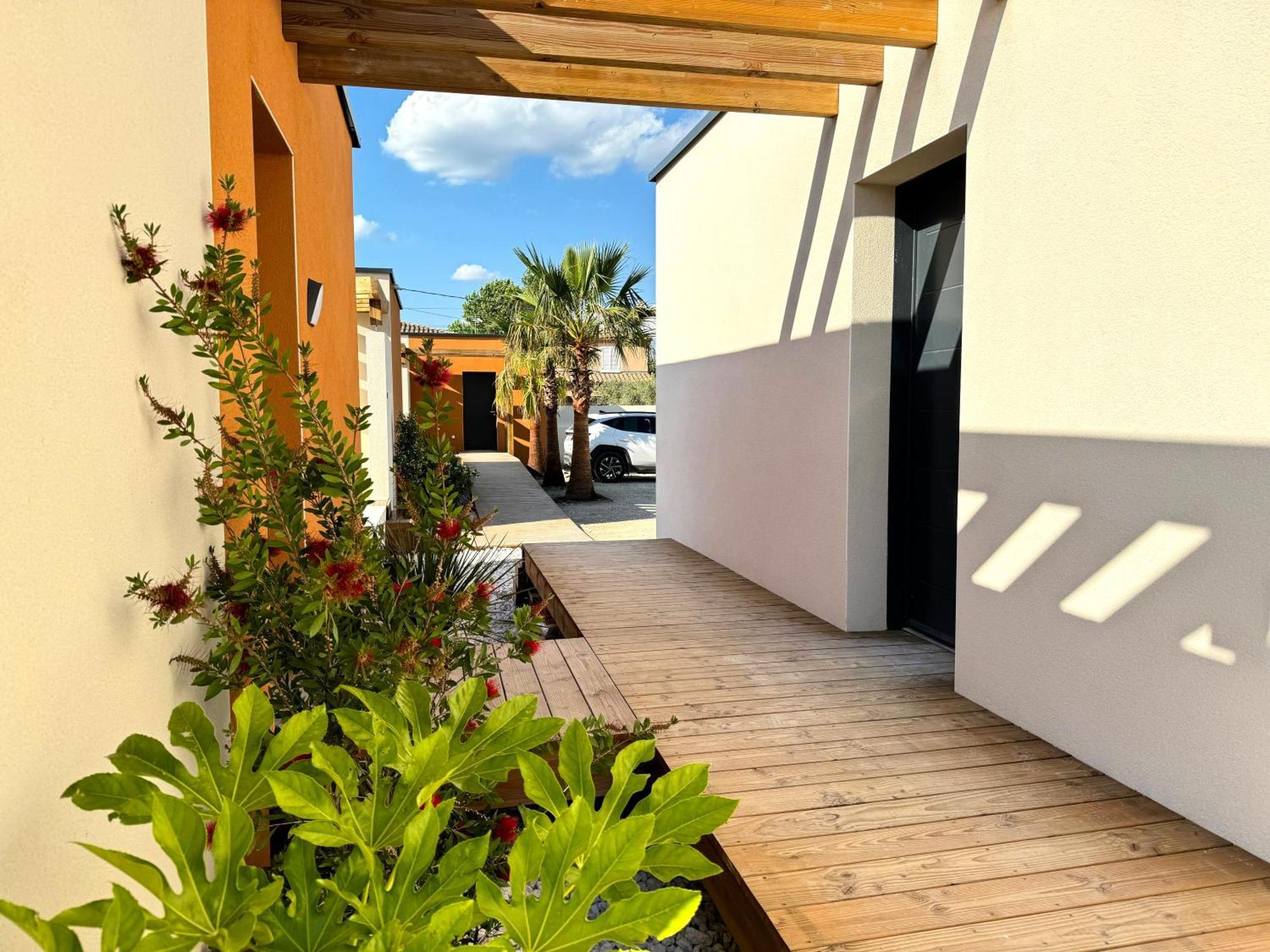 Daya Lodge. LʼIsle-sur-la-Sorgue Esterno foto