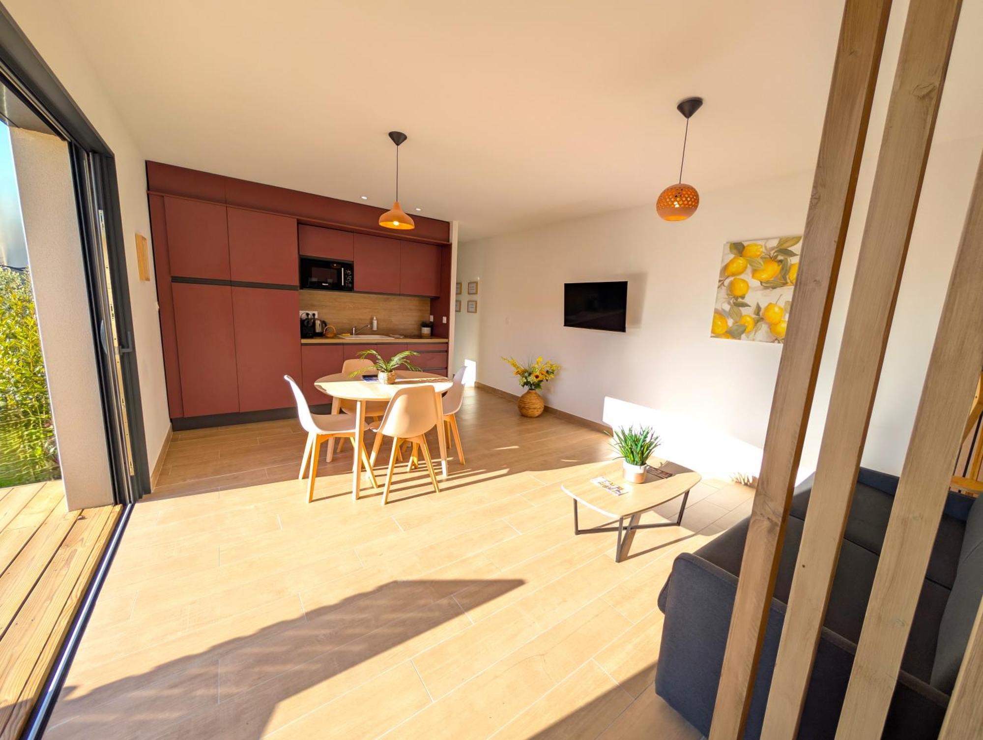 Daya Lodge. LʼIsle-sur-la-Sorgue Esterno foto