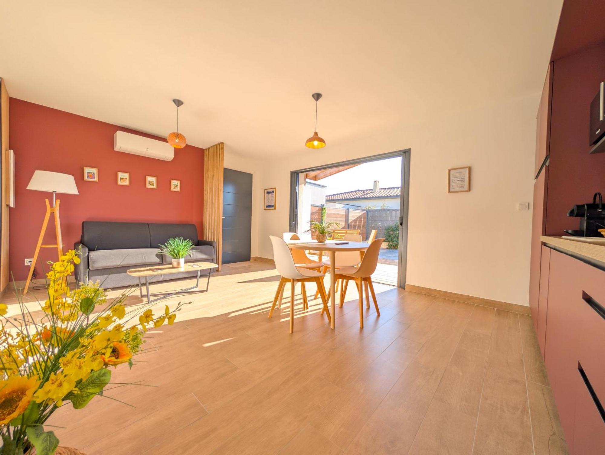 Daya Lodge. LʼIsle-sur-la-Sorgue Esterno foto